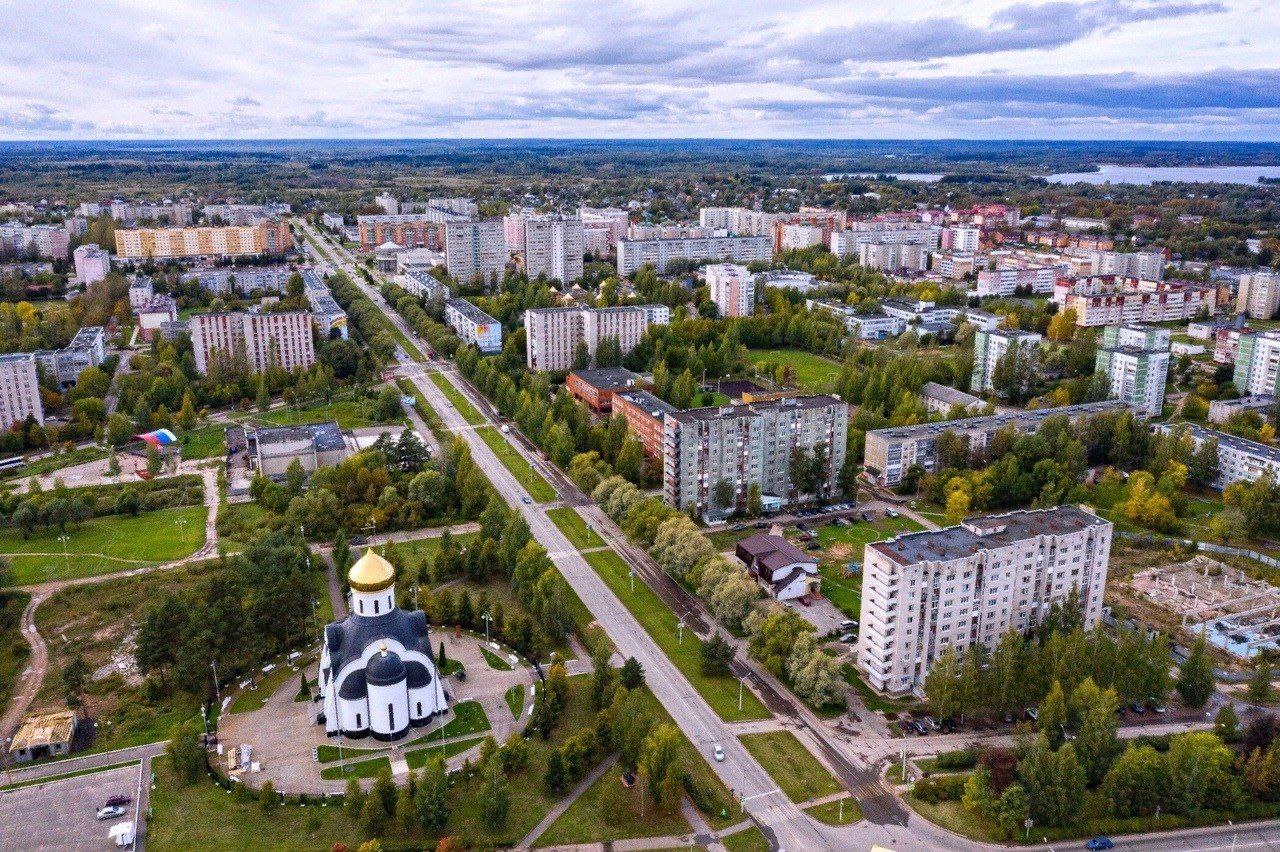 Местные выборы 23 ноября пройдут под контролем наблюдателей За победу поборются представители парламентских партий и самовыдвиженцы Республика Дагестан На территории Тляратинского района пройдут выборы депутатов Собрания депутатов сельского поселения сельсовет Гиндибский седьмого созыва В участковые избирательные комиссии направлены 12 наблюдателей В выборах участвуют 24 зарегистрированных кандидата из них 11 единороссов и 13 самовыдвиженцев Челябинская область В регионе пройдут выборы депутатов Собрания Чебаркульского городского округа седьмого созыва по одномандатному избирательному округу 19 которые ранее были отложены для дополнительного выдвижения кандидатов На выборах зарегистрированы 3 кандидата от партии Единой России партии Справедливая Россия а также самовыдвиженец Красноярский край В регионе будут проводиться 4 избирательные кампании по отложенным и повторным выборам депутатов представительных органов муниципальных образований замещению подлежат 5 мандатов В выборах принимают участие 16 кандидатов 5 кандидатов от партии Единая Россия 4 от ЛДПР 3 от КПРФ и 4 самовыдвиженца Тверская область В области запланированы досрочные выборы депутатов Думы Удомельского муниципального округа третьего созыва в связи с признанием неправомочным прежнего состава Думы на основании решения Тверского областного суда Выборы проводятся по мажоритарной избирательной системе по 7 трехмандатным избирательным округам распределению подлежит 21 депутатский мандат Из 49 зарегистрированных кандидатов 21 представляет Единую Россию 14 КПРФ 7 ЛДПР 1 партию Новые люди Подробнее в материале НОМ