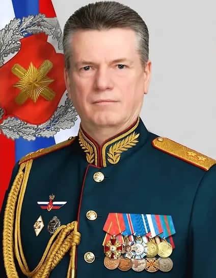 Имущества более чем на 500 млн рублей нашли у генерала Кузнецова пишут Ведомости Генпрокуратура требует взыскать в пользу государства его активы В ходе обысков у Кузнецова обнаружили объекты недвижимости стоимостью 241 млн рублей наличку в рублях и валюте а также редкие коллекционные монеты Генерала задержали по обвинению во взятке в размере 30 млн рублей в мае 2024 года banki oil