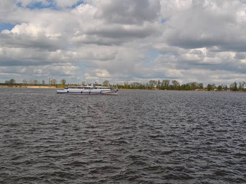 В Верхнем Услоне планируют построить речной порт  Обновленная пристань в будущем сможет принимать круизные теплоходы, что повысит туристический поток и даст возможность местному бизнесу и власти реализовать серьезные проекты в этой области.  Подписаться   Сообщить новости