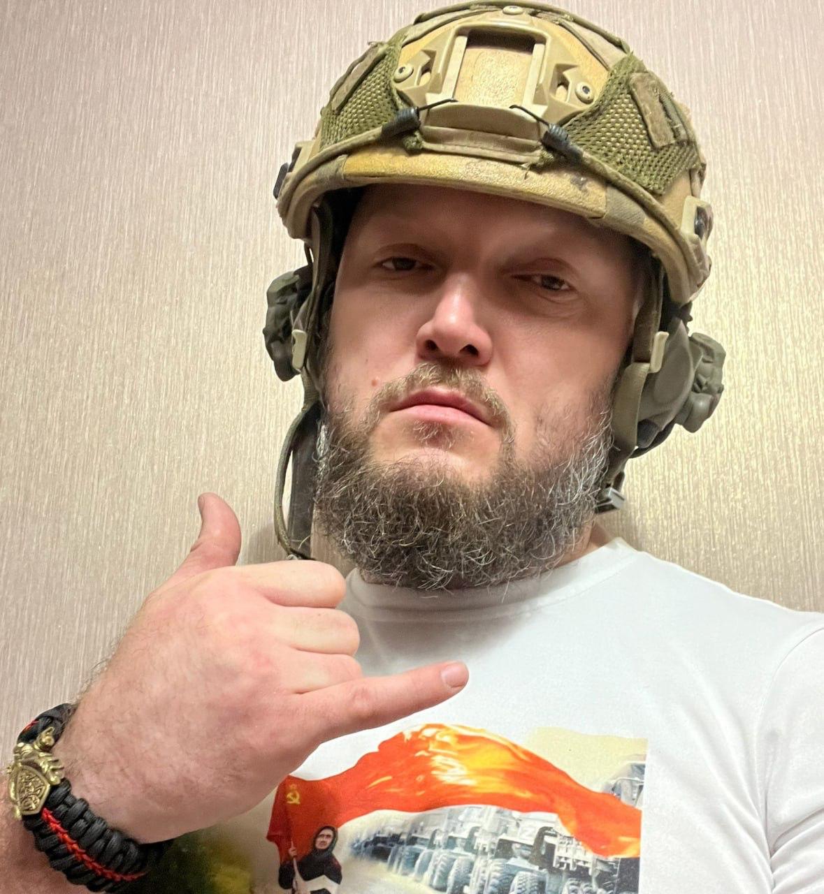 Избивавший детей военный собрался на выборы  ЛДПР выдвинула на выборы в горсовет Новосибирска руководителя военно-спортивного центра «Альфа» Данила Шаргана. В документах он назван действующим «военнослужащим по контракту».  Против Шаргана возбуждено уголовное дело об истязании малолетних. В марте прошлого года стало известно, что он избивал двух мальчиков, которые занимались в его центре, где Шарган учит детей убивать.  Сейчас по делу военного идут судебные заседания, но он находится на свободе, участвует в мероприятиях и продолжает работать с детьми.    — подпишись