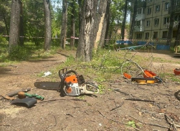 Следователи возбудили уголовное дело по факту гибели рабочего в Шелехове Трагедия произошла 11 июня Читать подробнее на сайте...