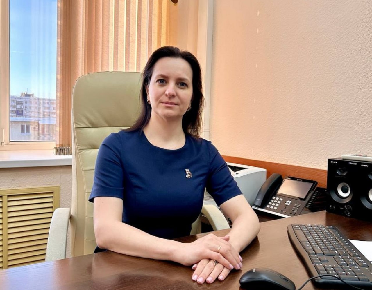 Оренбург Медиа Солнцев назначил нового замминистра здравоохранения Губернатор Оренбургской области Евгений Солнцев назначил заместителя министра здравоохранения региона Пост с сегодняшнего дня заняла Екатерина Колоскова Ранее она работала в должности главного врача Областного центра медицинской реабилитации Колоскова назначена на срок полномочий главы минздрава Андрея Шатилова Указ уже подписан главой региона Вместо кого будет работать новый замминистра и что известно о Екатерине Колосковой Оренбург подробнее на канале Оренбург Медиа