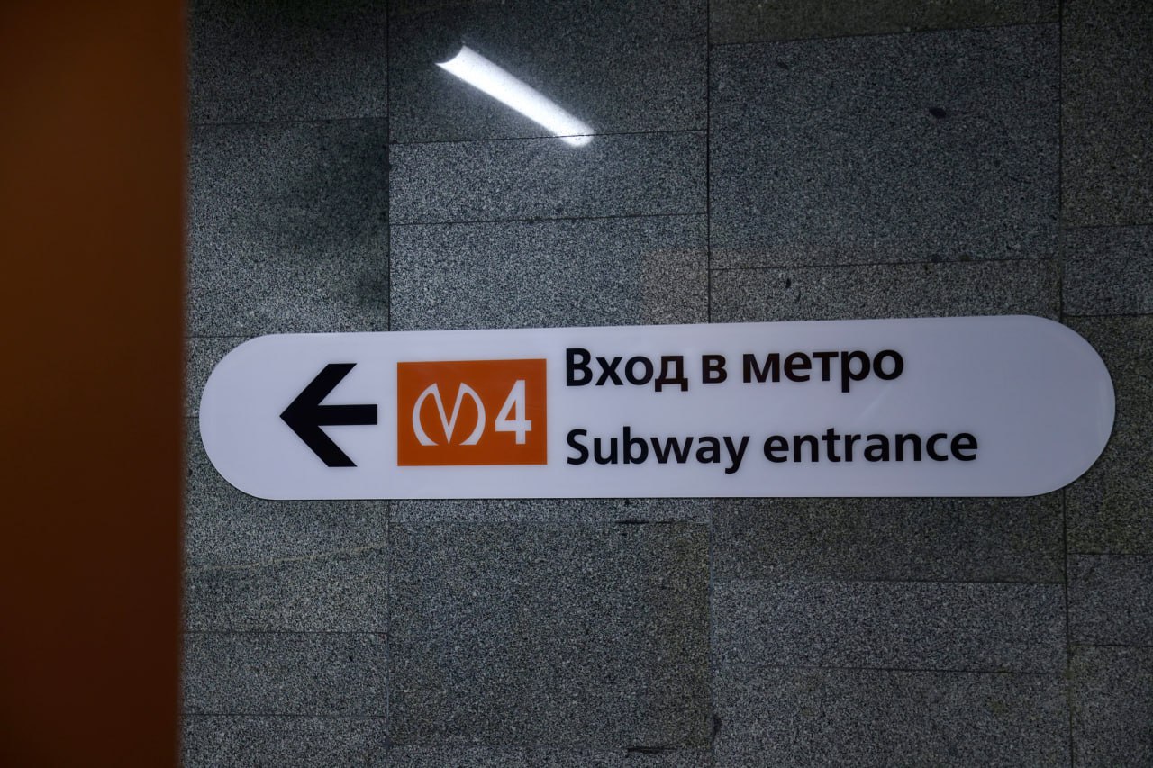 Транспорт Петербурга окажется доступен для пассажиров в ночь с 30 на 31 мая. Это связано с проведением мероприятий, посвященных празднованию Дня города. С 00:00 до 6:00 будет работать метро, а также наземный транспорт: автобусы № 2, 4, 74, 193, 239, 271; троллейбусы № 23, 46; трамвай № 55. Интервал движения наземного транспорта составит не более 30 минут, поездов подземки — до 8-10 минут. Фото: Город+