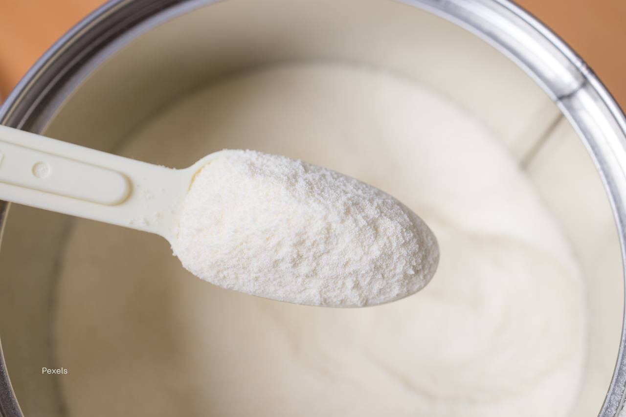 После того как компания Nestlé обнаружила бактерии на одной из производственных линий сухие молочные смеси для детей NAN Optipro и Nestogen отозваны из продажи Это касается конкретных партий номера которых можно проверить подробнее читайте на сайте