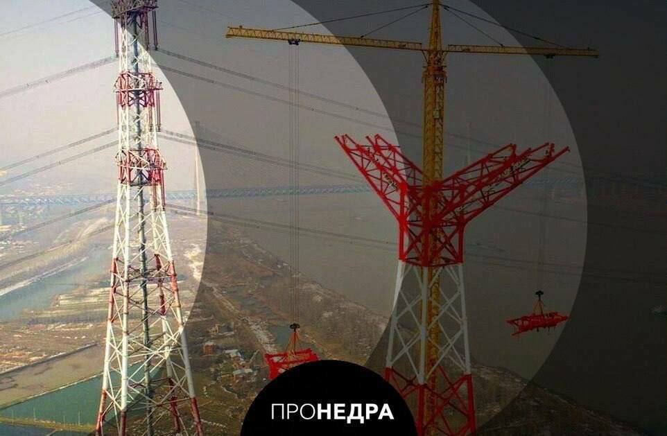 Госдума отменила НДС при поставках электроэнергии в новые регионы  Госдума приняла во втором и третьем чтениях закон, отменяющий до 2028 года НДС с сумм компенсации недополученных доходов для специализированной энергосбытовой компании, поставляющей электроэнергию в новые регионы России.  Документом предлагается до 1 января 2028 года не облагать НДС денежные средства, полученные в качестве возмещения недополученных доходов энергосбытовой организацией, уполномоченной осуществлять куплю-продажу электроэнергии  мощности  для поставки в Донецкую и Луганскую народные республики, Херсонскую и Запорожскую области.    Пронедра/Подписывайся