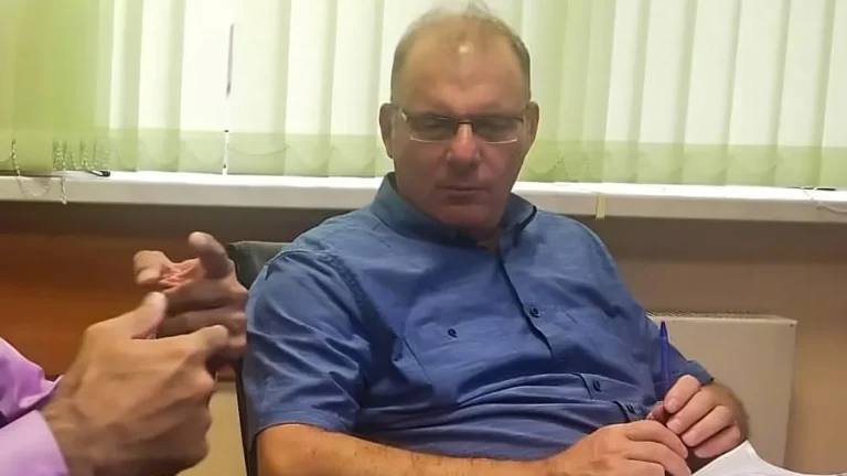 Против экс-сотрудника управделами президента РФ завели дело о госизмене В Лефортовский районный суд Москвы поступило дело о государственной измене в отношении экс-сотрудника МГУ и РЭУ им. Плеханова Вадима Салтыковского. Об этом сообщает РБК. Карточка дела с инициалами подозреваемого появилась в картотеке суда 28 июля. Из нее следует, что суд намерен рассмотреть ходатайство об аресте Салтыковского по делу о госизмене. Подробности уголовного дела неизвестны. Как правило, дела по статье о госизмене рассматриваются в закрытом режиме. Вадим Салтыковский работал заместителем начальника отдела продвижения университета в международном научно-образовательном пространстве в МГУ. Аналогичную должность он занимал в РЭУ, его страница удалена с сайта вуза, но осталась в архиве : РЭУ им. Плеханова