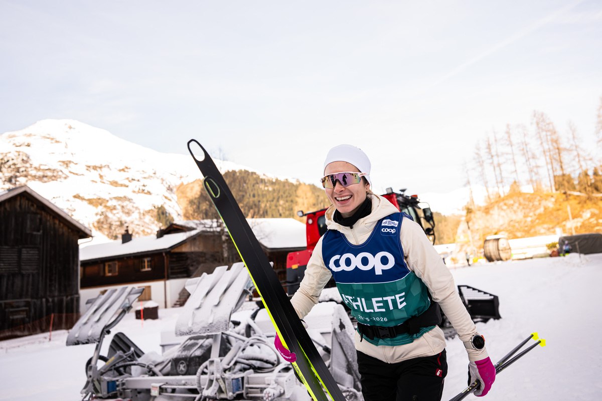 Российская лыжница Непряева отобралась на Олимпиаду Российская лыжница Дарья Непряева показала 39 й результат в квалификации в личном спринте свободным стилем на третьем этапе Кубка мира который проходит в Давосе Дистанцию в 1 2 км она пробежала за 2 минуты 48 26 секунды Лучшей стала олимпийская чемпионка Пекина в личном спринте шведка Йонна Сундлинг 2 38 59 Россиянка уступила ей 9 37 секунды Непряева не смогла выйти в 1 4 финала где выступят 30 лучших лыжниц Гонки на вылет пройдут позднее в субботу Этот результат позволил Непряевой уложиться в квалификационный норматив она отобралась на Олимпийские игры 2026 года в Италии Непряева и Савелий Коростелев 10 декабря первыми из российских лыжников получили нейтральные статусы от Международной федерации лыжного спорта и сноуборда FIS Global Look Press Подписаться на РБК Спорт