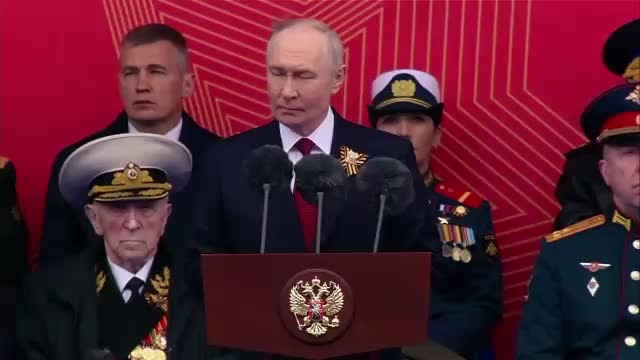 Митинг у Вечного огня и на площади Куйбышева: минута молчания в память о погибших