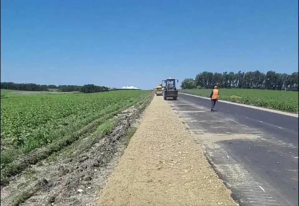 Исполнен наказ связанный с реконструкцией автодороги по Суворовскому шоссе в Ессентуках Реализация проекта находилась на контроле депутата Думы Ставропольского края Александра Олдака Отремонтирован 5 5 километровый участок дороги которая является одним из подъездных путей к Ессентукам и обеспечивает связь между соседними населенными пунктами и КЧР Средства на проведение работ были выделены из регионального дорожного фонда в рамках краевой госпрограммы Развитие транспортной системы Исполнено Фото министерство дорожного хозяйства и транспорта СК