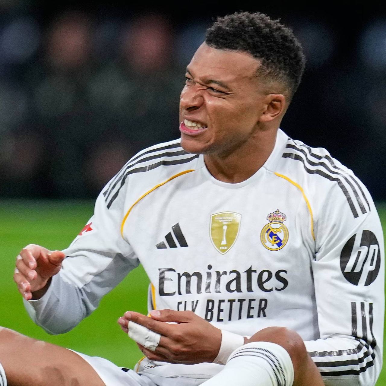 Мбаппе выбыл из за травмы на три недели У 27 летнего форварда выявлено растяжение связок левого колена По информации агентства Франс Пресс француз выбыл на три недели Подписывайтесь на РИА Новости Спорт в MAX