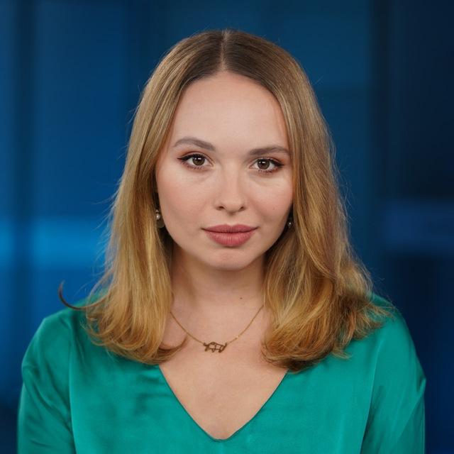 Следствие попросило заочно арестовать журналистку Дождя Валерию Ратникову по делу о фейках об армии Следствие ходатайствовало о заочном аресте журналистки и ведущей телеканала Дождь Валерии Ратниковой по делу о распространении фейков о российской арми об этом пишет РБК со ссылкой на картотеку Головинского суда Москвы В сентябре журналисток Дождя Валерию Ратникову и Екатерину Котрикадзе объявили в розыск по статьям о военных фейках и о нарушении требований к иноагентам Аналогичные дела открыты в отношении главреда телеканала Тихона Дзядко и ведущей Анны Монгайт Фото соцсети Валерии Ратниковой
