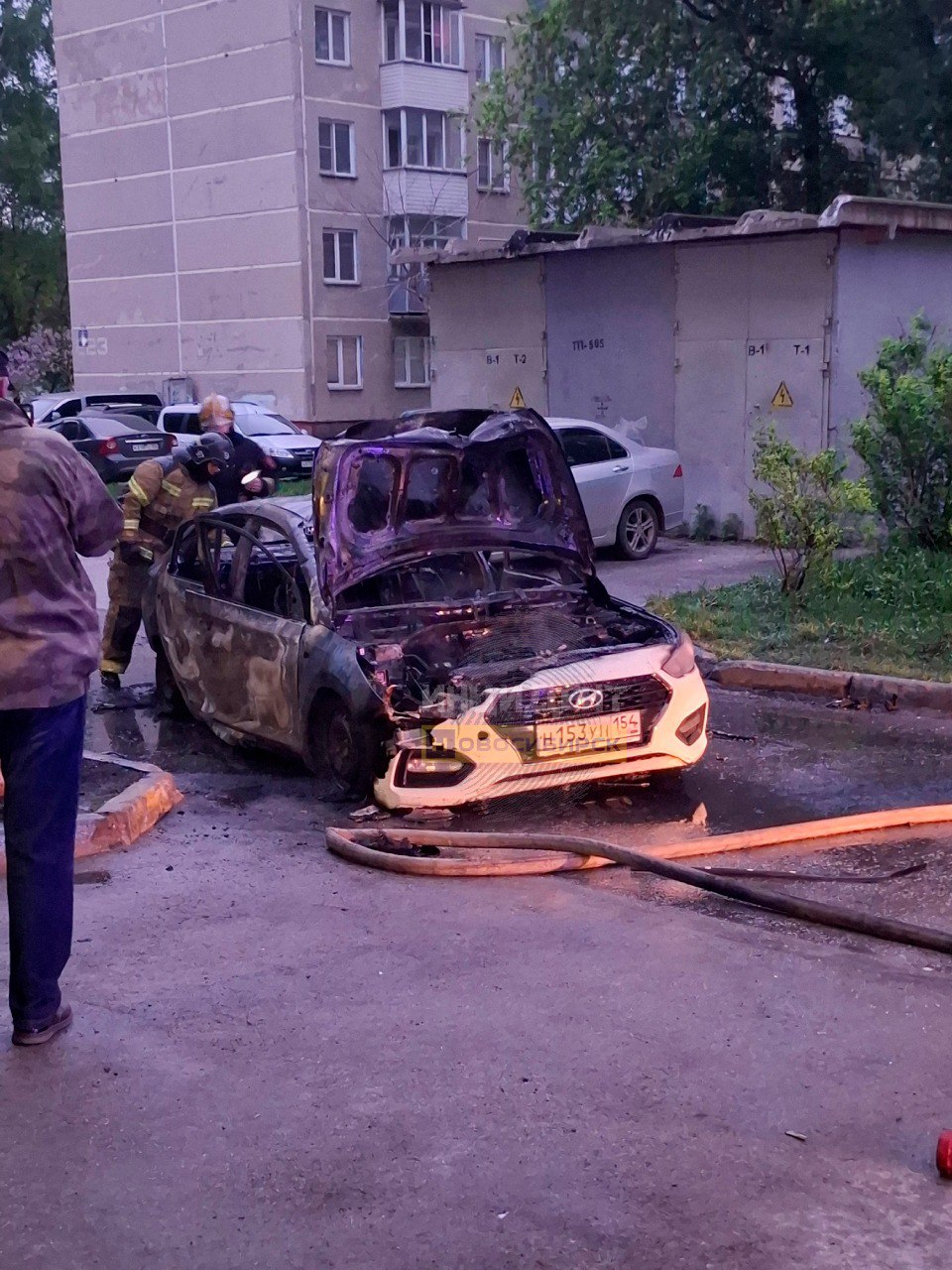 Сегодня в 4.35 около Зорге, 227 взорвалось пассажирское такси. Водитель получил ожоги