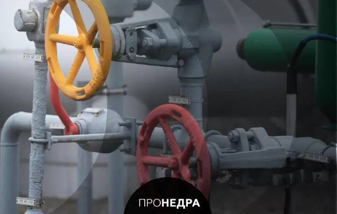 Биржевые цены на газ в Европе резко падают на фоне новостей о перемирии США и Ирана По данным лондонской биржи ICE майские фьючерсы на газ по индексу TTF при открытии торгов в 9 00 мск упали на 18 5 до 518 6 за тысячу кубометров К 9 15 мск снижение замедлилось котировки составили 529 3 что на 16 8 ниже уровня предыдущего закрытия Динамика рассчитывается от цены предыдущего торгового дня в 597 6 за тысячу кубометров   Пронедра Подписывайся   Пронедра теперь и в Max