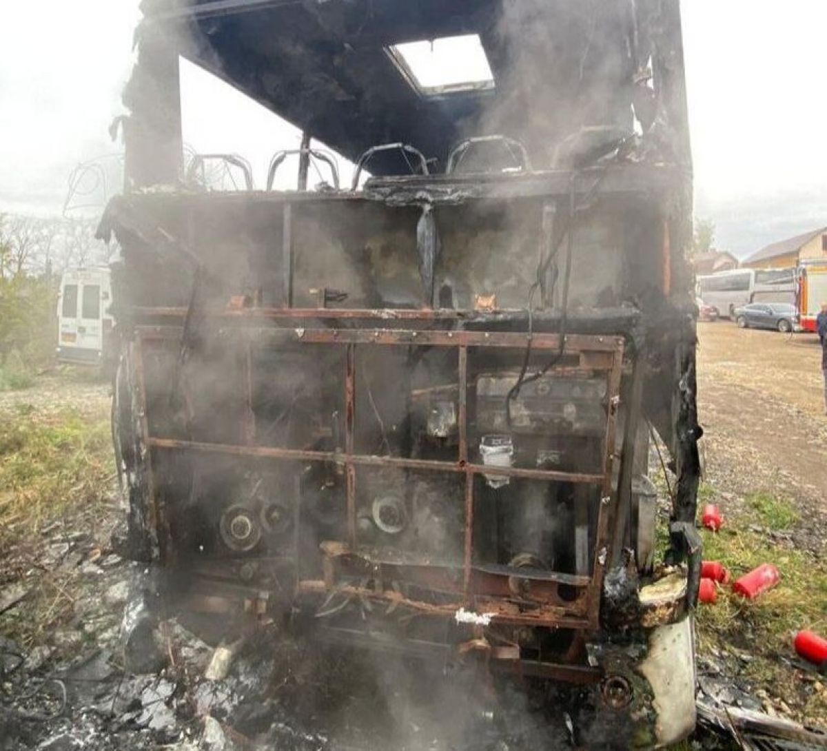 Появились кадры сгоревшего в Щегловской засеке автобуса     Пресс-служба МЧС России по Тульской области опубликовала фотографии сгоревшего в Щегловской засеке автобуса.  ↗  Прислать новость   Подписаться