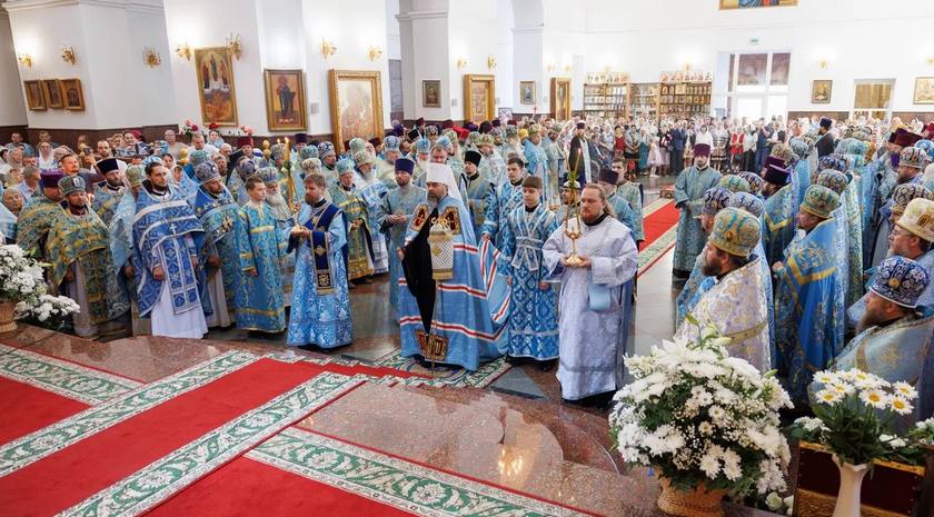 Более 200 священнослужителей и восемь архиереев собрали в Луганске торжества в честь 120-летия явления Пресвятой Богородицы старцу Филиппу  Горбенко . Об этом ЛИЦ рассказал руководитель отдела по взаимодействию со СМИ и пресс-службы Луганской Епархии протоиерей Николай Шкондин.    Подробнее здесь