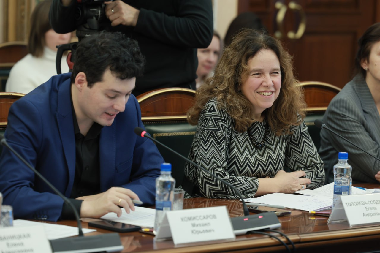 За пять лет на поддержку НКО в Челябинской области направили миллиард рублей   gubernia74 ru articles news 1137206 На Южно Уральском гражданском форуме 2025 состоялась дискуссия на тему Некоммерческие организации как драйвер социального развития актуальные подходы и практики В ней приняли участие председатель комиссии Общественной палаты РФ по развитию некоммерческого сектора Елена Тополева Солдунова председатель комиссии по развитию институтов гражданского общества Совета при президенте по развитию гражданского общества и правам человека Светлана Маковецкая а также другие федеральные чиновники Все они отметили передовой опыт сотрудничества государственных органов и некоммерческих организаций Челябинской области а также экосистему поддержки и развития гражданских инициатив региона   t me chgub