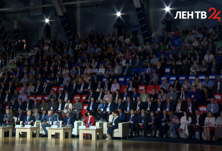Реготделение «Единой России» выдвинуло Александра Дрозденко в качестве кандидата на выборы губернатора Ленобласти На партийной конференции в понедельник, 23 июня, определили кандидата на пост главы Ленинградской области. По итогам тайного голосования 174 делегата единогласно поддержали кандидатуру Александра Дрозденко. Александр Дрозденко занимает пост губернатора Ленобласти с 28 мая 2012 года. За годы его руководства регион укрепил свои позиции в экономике, привлек значительные инвестиции и успешно воплотил в жизнь национальные проекты, инициированные президентом РФ. Социальная сфера региона также демонстрирует устойчивый прогресс. Online47 — Всё о Ленобласти и не только