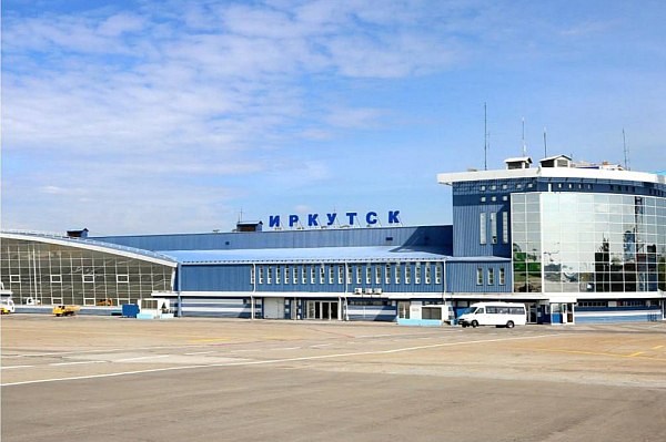 Иркутский аэропорт встретил миллионного пассажира с начала года  Аэропорт Иркутска обслужил первого миллионного пассажира в 2025 году. В сравнении с аналогичным периодом прошлого года, когда было обслужено 960 013 человек, прирост составил 5,1%. Об этом сообщает AVIA.RU со ссылкой на данные воздушной гавани.  "Такой позитивный результат отражает растущую популярность авиаперелетов и развитие маршрутной сети из Иркутска", – заявляют в аэропорту.  За первые три месяца 2025 года в Иркутском аэропорту было выполнено 5 430 самолетовылетов, что на 6% больше по сравнению с прошлым годом, когда было зарегистрировано 5 107 вылетов.  aviaru.net/n282364