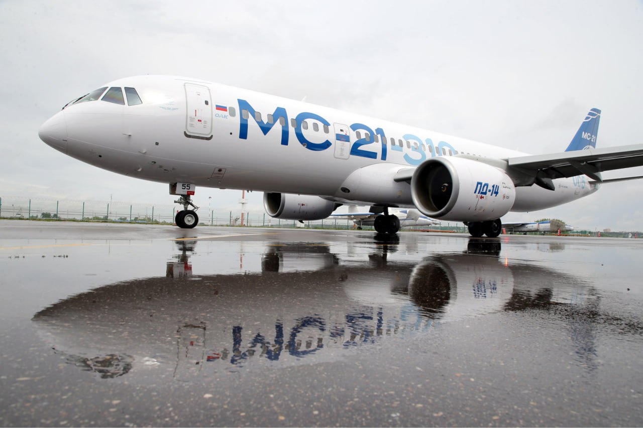 «Россия» планирует летать только на МС-21 без бизнес-класса, заявил гендиректор группы «Аэрофлот» Сергей Александровский. «По мере замещения флота планируется перейти только к среднемагистральным самолетам. Сейчас авиакомпания "Россия" эксплуатирует в том числе и дальнемагистральные самолеты. Планируем, что будут только воздушные суда МС-21 в компоновке класс "эконом" и класс "комфорт", сейчас есть в том числе и бизнес-класс», – рассказал Сергей Александровский. По его словам, группа «Аэрофлот» рассчитывает на получение до 2030 года более 100 самолетов МС-21. Среди пилотов очень много желающих переучиться на полеты на новых отечественных машинах. Подробнее на ТурДоме.