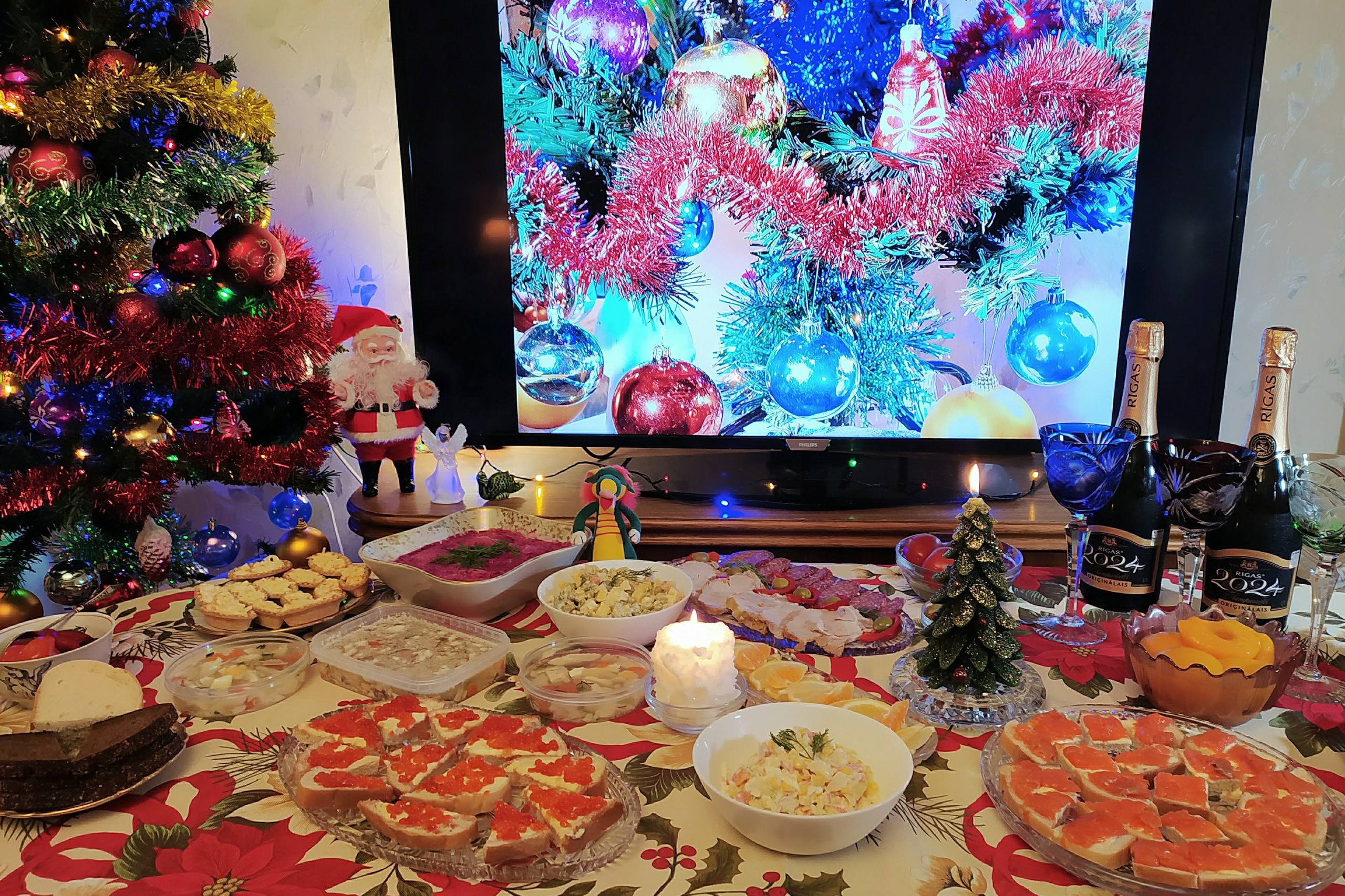 Россиянам порекомендовали выйти на работу 2 января Также посоветовали отмечать Новый год дома и не уезжать за границу Если вы уедете куда нибудь в Таиланд то вы точно не отдохнете вы заболеете и будете два месяца восстанавливаться Онищенко