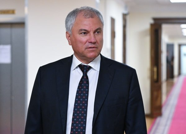 Володин рассказал о планах обсудить в Госдуме усиление ответственности иноагентов Депутаты начнут рассматривать соответствующий законопроект на следующей неделе. «Предлагается отменить условие о совершении иноагентом двух административных правонарушений в течение одного года для наступления уголовной ответственности, заменив его однократным нарушением КоАП России», — написал спикер Госдумы в своём Telegram-канале. Подпишись на «Говорит Москва»