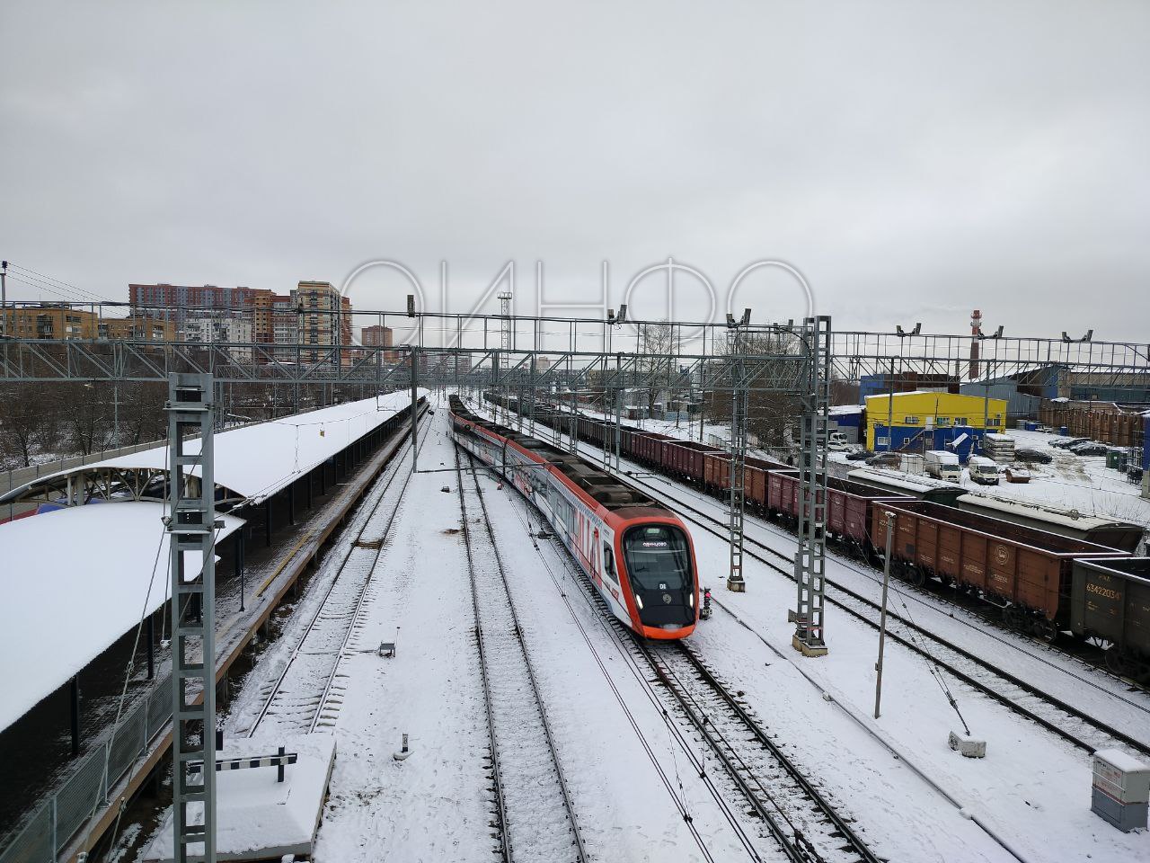 В феврале изменят расписание поездов МЦД-1 «Одинцово – Лобня» и электричек Белорусского направления. Из-за строительства станции «Петровско-Разумовская» график будет изменён каждый день с 20:00 до 07:00.  После 21:00 интервалы движения увеличат до 15 минут, с 22:00 до 07:00 — до 40 минут.   Часть электричек будет следовать от/до Белорусского вокзала, часть — без остановок на станциях «Беговая», «Тестовская», «Сетунь», «Немчиновка» и «Баковка».  Кроме того, скорректируют график движения аэроэкспрессов в Шереметьево по ранним утрам и поздним вечерам.  Актуальную информацию об изменениях расписания можно посмотреть на специальных интернет-сервисах, на сайтах РЖД и ЦППК, в кассах и на станциях.