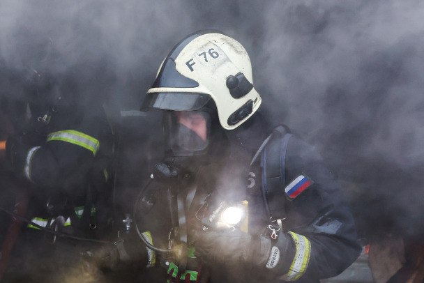 После массового ДТП на КАД в "Шевроле" сгорел пассажир Четыре машины разбились на кольцевой дороге во Всеволожском районе Ленобласти. Из салона вспыхнувшего авто не смог выбраться иностранец.