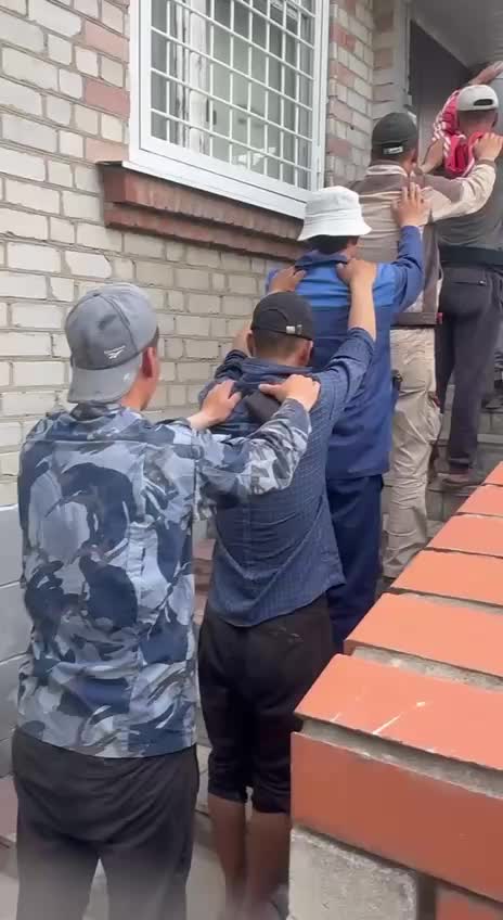 В Иркутской области выявлено более 200 нарушений миграционного законодательства в ходе рейда 'Нелегальный мигрант'