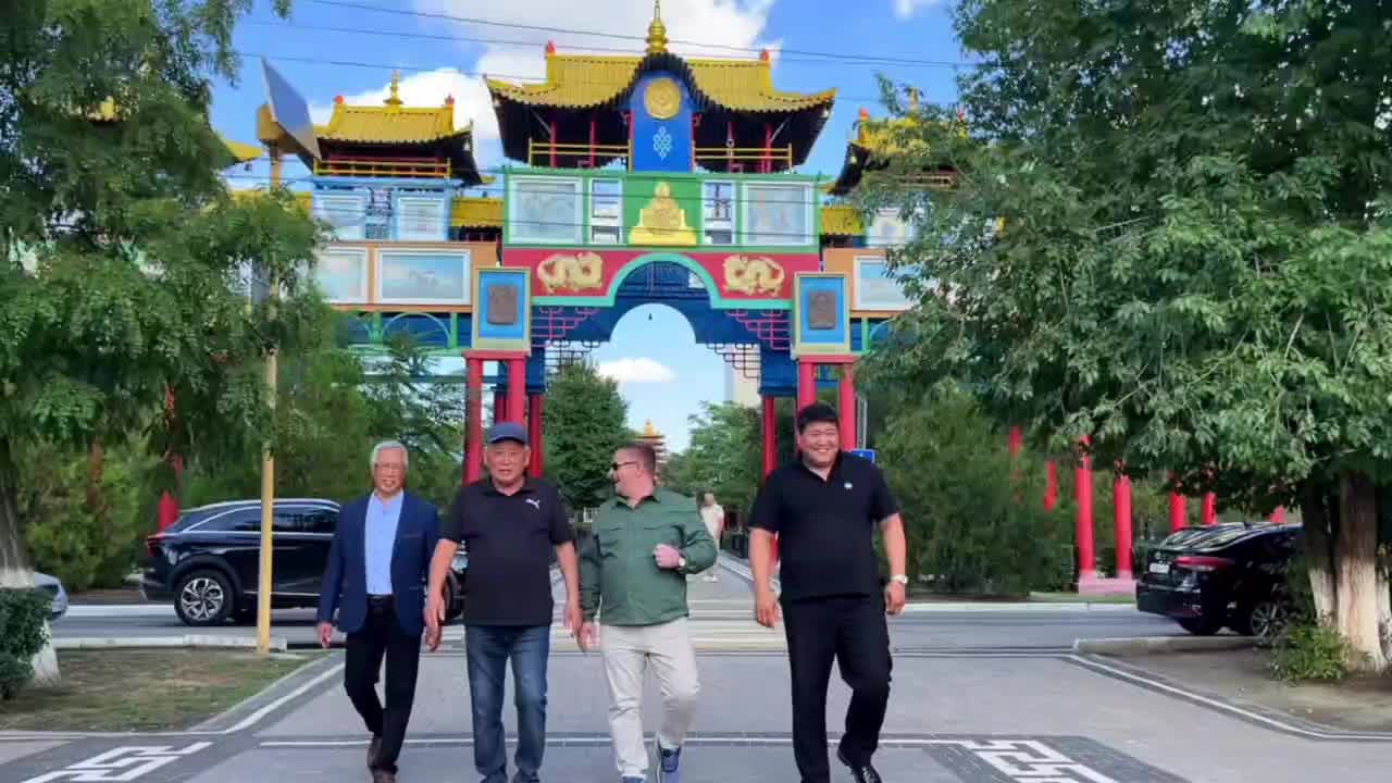 Элиста преображается к III Международному буддийскому форуму с новыми муралами