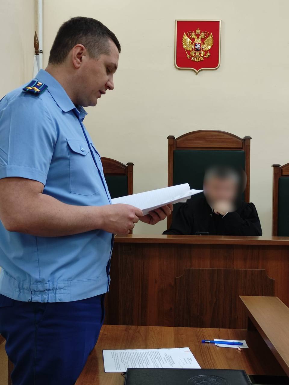 Заместитель прокурора Республики Крым Леонид Селивёрстов поддержал государственное обвинение по уголовному делу в отношении местного жителя. Установлено, что в феврале текущего года 39-летний мужчина завел свою племянницу 2017 года рождения в котельную домовладения, где совершил в отношении последней преступление сексуального характера. На основании представленных стороной обвинения доказательств виновный приговорен к 12 годам лишения свободы с отбыванием наказания в исправительной колонии строгого режима с дальнейшим ограничением свободы на 1 год.