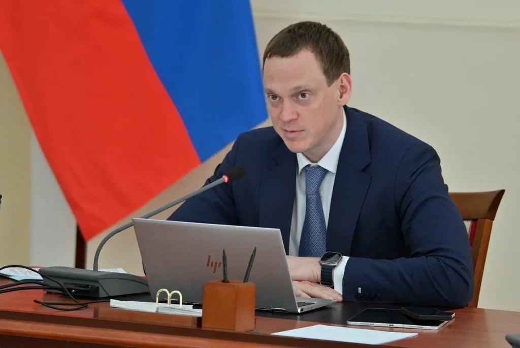 Павел Малков: Работаем над расширением рязанского экспорта У себя в соцсетях губернатор Павел Малков сообщил, что в Шанхае открылась агропромышленная и пищевая выставка SIAL China 2025. Это 200 тысяч квадратных метров и более 180 тысяч участников из более чем 110 стран. «Вместе с предприятиями представили на стенде продукцию Рязанской области. Все продукты качественные и полезные. Работаем над расширением рязанского экспорта», – написал губернатор. Напомним, что делегация Рязанской области во главе с губернатором Павлом Малковым находится сейчас с официальной поездкой в Китайской Народной Республике. Фото из архива РВ