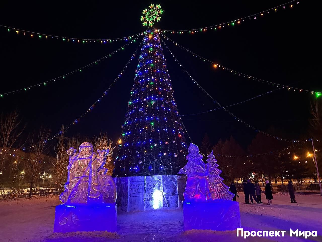 Красноярцев в конце декабря ждет самая короткая рабочая неделя в году Работать будем два дня 29 и 30 декабря в понедельник и вторник соответственно При этом 30 числа рабочий день не будет сокращенным так как он не является предпраздничным 31 декабря будет выходным днем Новогодние каникулы будут длиться 12 дней с 31 декабря по 11 января Первая рабочая неделя в 2026 году начнется в понедельник 12 января prmira news