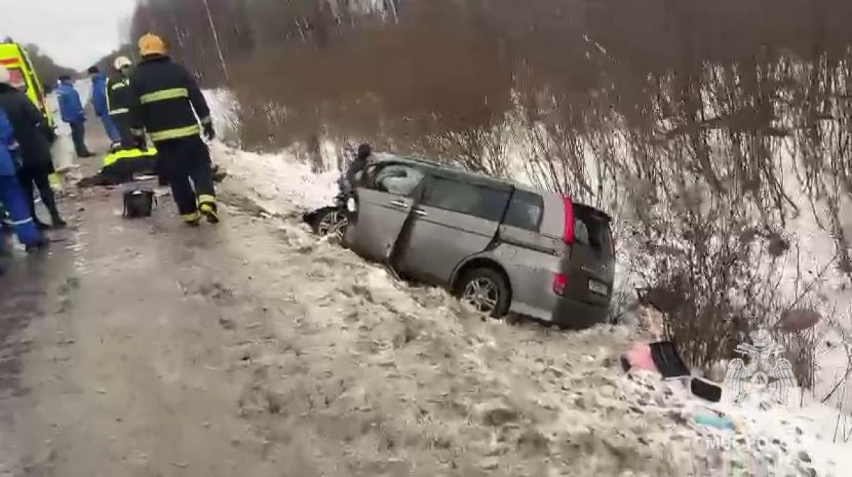 Во Владимирской области в результате ДТП пострадали ребёнок и двое взрослых    Во Владимирской области в результате ДТП пострадали ребёнок и двое взрослых. Пострадавшие оказались заперты в автомобиле и не могли выбраться самостоятельно.  ↗  Прислать новость   Подписаться