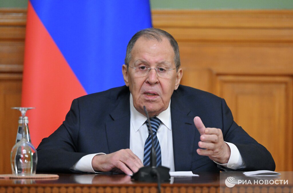 Основные заявления Лаврова на пресс конференции с главой МИД Намибии  Третий саммит Россия Африка планируется в 2026 году  Москва открыта к контактам с Уиткоффом и Кушнером  Заявления Макрона о планах связаться с Путиным это работа на публику и микрофонная дипломатия это несерьезно  Россия открыта к переговорам по Украине если они носят серьезный характер  Позиция России по Венесуэле остается неизменной операция США была грубейшим нарушением международного права  Отношения России и Ирана не могут быть изменены какой либо третьей стороной Подписаться на РИА Новости