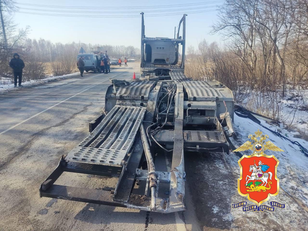 Поезд протаранил фуру на железнодорожных путях в Подмосковье.   ДТП произошло на 70 километре перегона Барыбино-Михнево Павелецкого направления Московской железной дороги. Водитель грузовика выехал на пути на запрещающий сигнал перед приближающимся поездом. В результате происшествия никто не пострадал.