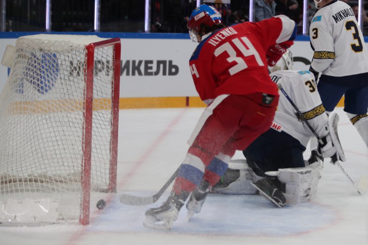 Сборная Россия 25 выиграла турнир 3х3 на Кубке Первого канала в Новосибирске Команда Россия 25 стала триумфатором динамичного турнира по хоккею 3х3 который прошел в рамках Кубка Первого канала на ледовой арене Сибирь Арена вечером 11 декабря Российские хоккеисты продемонстрировали уверенную игру одержав две ключевые победы над соперниками Подробнее СПОРТ Подписаться на наш канал в MAX