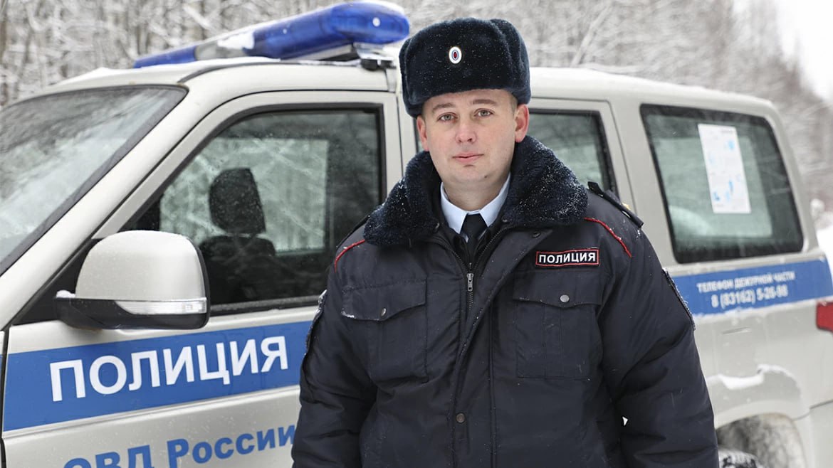 В Мурманской области увеличат выплаты полицейским С 1 сентября участковые уполномоченные и сотрудники транспортной полиции в регионе будут получать ежемесячную доплату в 10 тысяч рублей Таким образом поддержка охватит более 500 человек А с 1 января 2026 года аналогичные выплаты начнут получать и сотрудники Росгвардии которые отвечают за охрану общественного порядка Безопасность не абстракция За ней стоят конкретные люди которые работают в любую погоду и в любое время суток Особенно в праздники и на массовых мероприятиях И наша задача поддерживать и по достоинству оценивать их труд отметил губернатор Мурманской области МВД Медиа Подписаться на ТВ 21 Мурманск