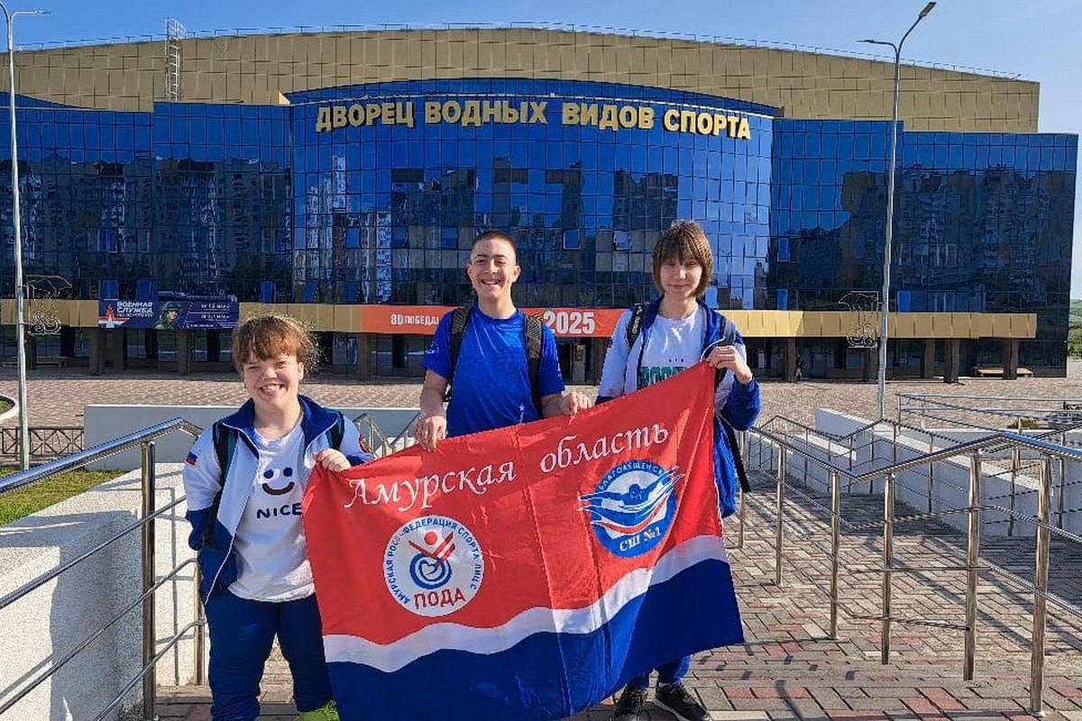 Трое амурских пловцов завоевали восемь медалей на всероссийских соревнованиях в Саратове С 3 по 6 июня трое воспитанников спортшколы № 1 выступали на детско-юношеских соревнованиях лиц с поражением опорно-двигательного аппарата. Четыре медали выиграла Варвара Ваяй. Она доплыла до финиша первой на стометровке на спине и на дистанции 200 метров комплексным плаванием. А еще показала второе время на дистанциях 50 и 100 метров вольным стилем. Дмитрий Казазаев трижды становился бронзовым призером: на дистанциях 50 и 100 метров вольным стилем и на стометровке на спине. Виктория Хабалова обошла всех соперников на короткой дистанции баттерфляем.