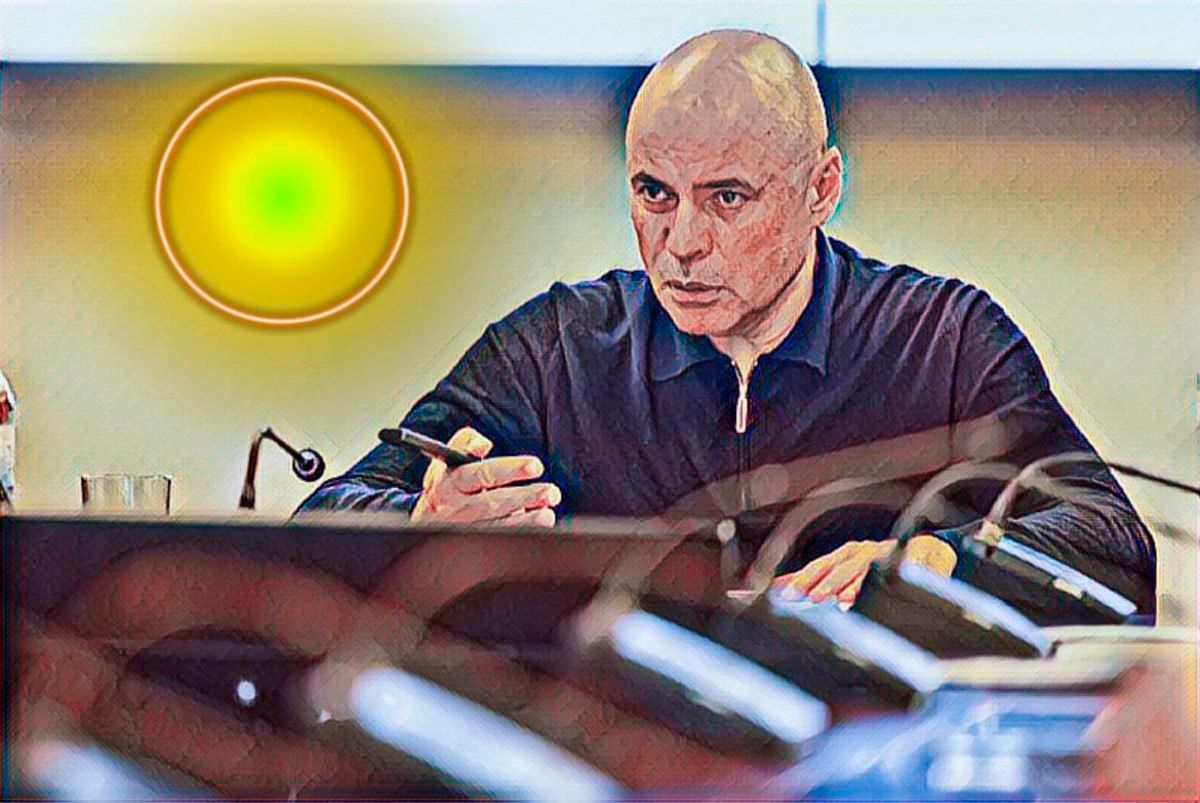 В Липецкой области работает ПВО и объявлен жёлтый уровень воздушной опасности Об источниках громких звуков сообщил губернатор Артамонов в телеграм-канале. ↗ Прислать новость Подписаться