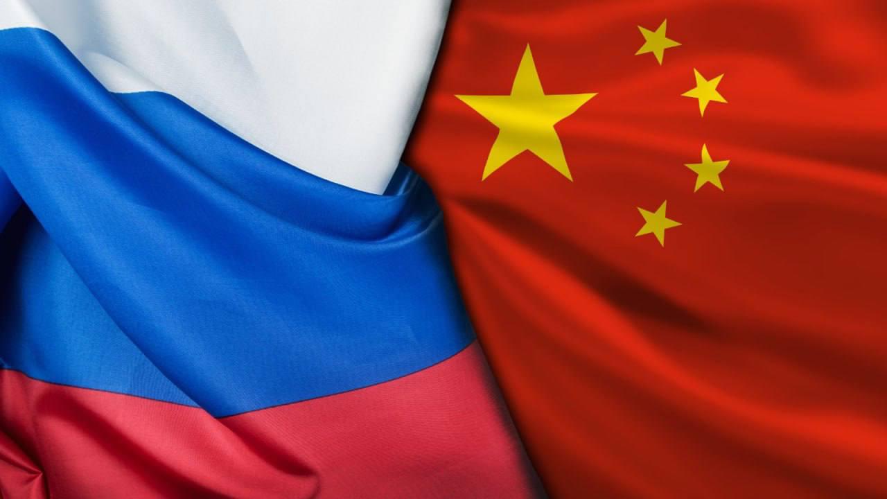 Министерство финансов России: Министр финансов Российской Федерации Антон Силуанов и Министр финансов Китайской Народной Республики Лань Фоань провели переговоры «на полях» встречи министров финансов и управляющих центральными банками #БРИКС и годового собрания Нового банка развития в Рио-де-Жанейро. Министры обменялись мнениями по ключевым вопросам двусторонней повестки и координации взаимодействия в многосторонних форматах. По итогам встречи Стороны договорились продолжить совместную работу в целях развития всеобъемлющего партнёрства и стратегического взаимодействия между Россией и Китаем. #РоссияКитай