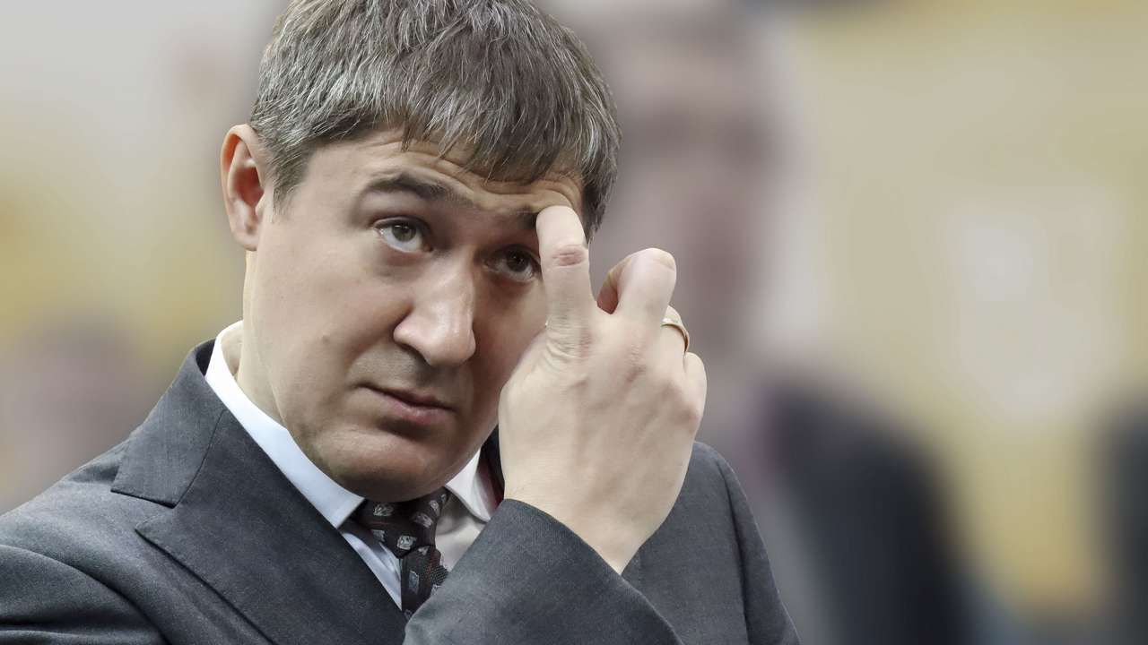В соперники пермскому губернатору Дмитрию Махонину выдвинули пенсионерку. В прошлом учитель математики Людмила Караваева станет кандидатом от «Партии пенсионеров». Другие партии также определяются со своими выдвиженцами в губернаторы-2025: Накануне «Единая Россия» в Прикамье выдвинула действующего главу края Махонина; КПРФ утвердила кандидатуру депутата заксобрания и первого секретаря крайкома Ксении Айтаковой; ЛДПР вновь выдвинула координатора регионального отделения партии Олега Постникова. Первым и пока единственным пакет документов для регистрации сдал Дмитрий Махонин. Процедура выдвижения кандидатов завершится 4 июля. Прием документов на регистрацию кандидатов продлится с 25 по 30 июля.