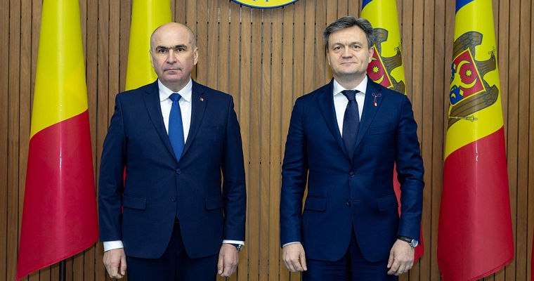 Речан после встречи с Боложаном Кишинёв и Бухарест будут вместе за столом европейских решений Премьер министр Республики Молдова Дорин Речан выступил с заявлением для прессы после встречи в Кишинёве со своим румынским коллегой Илие Боложаном