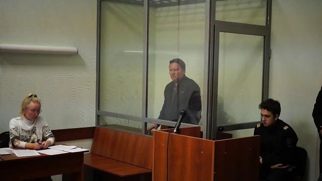 Более 805 млн рублей взыскивают с бывшего замглавы администрации Нижнего Новгорода Дмитрия Дзепы по делу о мошенничестве Обратить в доход государства имущество Дмитрия Дзепы суд попросила прокуратура. Ранее надзорное ведомство установило, что в период с октября 2002 г. по июль 2005 г. занимавший должность в администрации Дзепа разработал и реализовал механизм преднамеренного банкротства подконтрольных ему предприятий, расположенных на территории региона. Напомним, в отношении бывшего заместителя главы администрации Нижнего Новгорода расследуется дело о мошенничестве, совершенном в особо крупном размере, а также о легализации имущества, приобретенного лицом в результате совершения им преступления. По информации издания Коммерсант-Приволжье, в доход государства суд обратил более 30 зданий, помещений и земельных участков, принадлежащих Дмитрию Дзепе, в Нижнем Новгороде и Красных Баках. Прислать новость