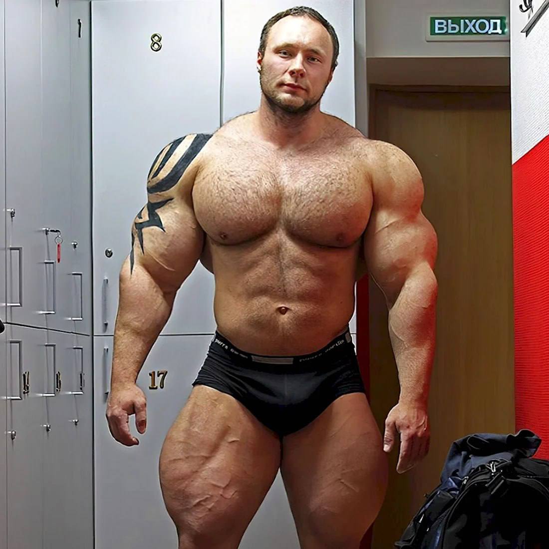 Грустная потеря в мире бодибилдинга: 34-летний спортсмен Никита Ткачук ушёл из жизни из-за сердечной недостаточности Никита Ткачук, известный бодибилдер из Коми, скончался 17 мая после продолжительной борьбы за здоровье. Его госпитализировали 16 мая, но тяжелое состояние, включая медикаментозную кому, почечную недостаточность и отёк лёгких, привело к остановке сердца. Ткачук обладал званием мастера спорта по пауэрлифтингу и был известен своими достижениями: жим лежа 210 кг и приседания с весом 360 кг. Тем не менее, его спортивная карьера была осложнена последствиями использования препаратов для набора мышечной массы. С 2015 года он перенёс четыре операции и страдал от анемии и проблем с кровообращением. «Никита, мой любимый муж, умер... Отказали почки, отек легких и не выдержало сердце. За год было много испытаний. Ресурсы закончились... Пока нет других слов, только шок...» — рассказала его жена Мария Вот к чему весь ваш спорт приводит... Новости №1 в Ростове Прислать новость/фото