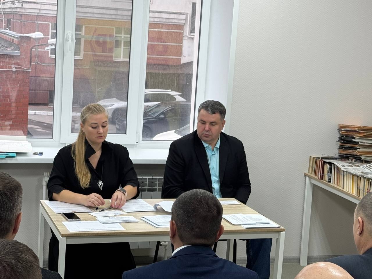 Рязанское отделение Справедливой России выбрало нового председателя Председателем совета рязанского регионального отделения партии Справедливая Россия стала Светлана Меньшикова сообщается на сайте партии Ранее руководителем реготделения был депутат облдумы от Справедливой России Григорий Парсентьев он ушел с должности после выборов в Рязанскую облдуму в сентябре этого года Справедливая Россия не прошла в региональный парламент В разговоре с Vidsboku Григорий Парсентьев тогда сказал У нас зафиксирована по факту однопартийная система Руководитель фракции Справедливой России в облдуме прошлого созыва Сергей Пупков и депутат от этой партии Андрей Семенюк напомним в этом году прошли в облдуму от Единой России Светлана Меньшикова была депутатом Совета депутатов Полянского сельского поселения На выборах в этом году которые проводились в связи с ликвидацией сельских поселений Светлана Меньшикова единственная кто прошел в Думу Рязанского муниципального округа не от Единой России Фото страница Светланы Меньшиковой ВКонтакте