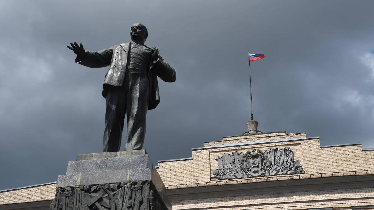 Олег Ревякин покидает пост орловского вице-губернатора по социальной политике Вице-губернатор Орловской области по социальной политике Олег Ревякин покидает свой пост. Его последним рабочим днем станет 9 июня. Господин Ревякин принял такое решение «по личным обстоятельствам». Об этом «Ъ-Черноземье» сообщили в правительстве региона. Фото: Олег Харсеев/Коммерсантъ Подписывайтесь на «Ъ-Черноземье»