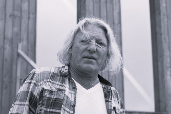 Скончался режиссёр и телеведущий Александр Олейников Он умер в возрасте 60 лет Об этом сообщили ТАСС в окружении продюсера уточнив что причиной смерти стал оторвавшийся тромб Известность Олейников приобрёл в 1990 е годы В разное время он работал на телеканалах ТВ 6 НТВ Россия и Первый канал Подписаться на Говорит Москва Telegram VK MAX