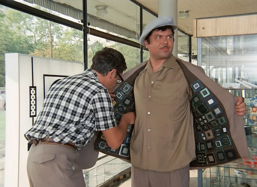 Грядёт дефицит процессоров Intel и AMD предупредили клиентов о задержках поставок Катастрофа уже началась в Китае процессоры Xeon выросли в цене на 10 а ради покупки приходится становиться в виртуальную очередь Компании хотели бы поспевать за спросом но Intel просто не может найти столько ресурсов еще и линии переводят на Xeon а AMD просто не может получить от TSMC достаточно чипов потому что фабрики забиты заказами от Nvidia и других ИИ клиентов Байкал Эльбрус настало ваше время exploitex