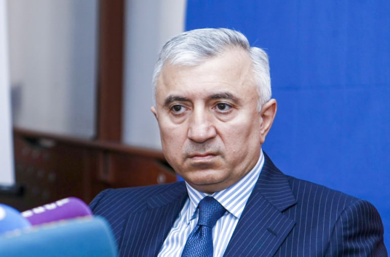 Духовный совет обвинил Пашиняна в приказе преследовать священнослужителей. Запись Пашиняна является прямым указанием инициировать меры уголовно-процессуального принуждения в отношении Первопрестольного и высокопоставленных священнослужителей, сказал в интервью Tert.am член Высшего духовного совета Геворг Даниелян. По его словам, если власть вводит в оборот не только принцип фундаментального нарушения презумпции невиновности, полного ее забвения, но и совершенно новый принцип правосудия, если исполнительная власть считает, что имело место преступление, то другие ветви власти должны не только покорно это принять, но и, в свою очередь, публично призывать все общественно-политические объединения осудить это.