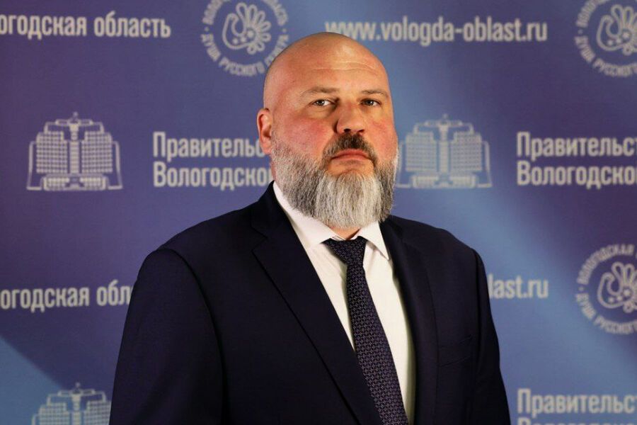 Вице губернатора Вологодской области задержали за дебош в отеле Петербурга У себя в регионе он отвечает за общественную безопасность и профилактику правонарушений По предварительным данным Иван Иноземцев конфликтовал в гостинице в пять утра он поспорил с другим постояльцем а дальше всё переросло в драку Чиновника доставили в отдел полиции его обвиняют в мелком хулиганстве Подписывайся на Mash